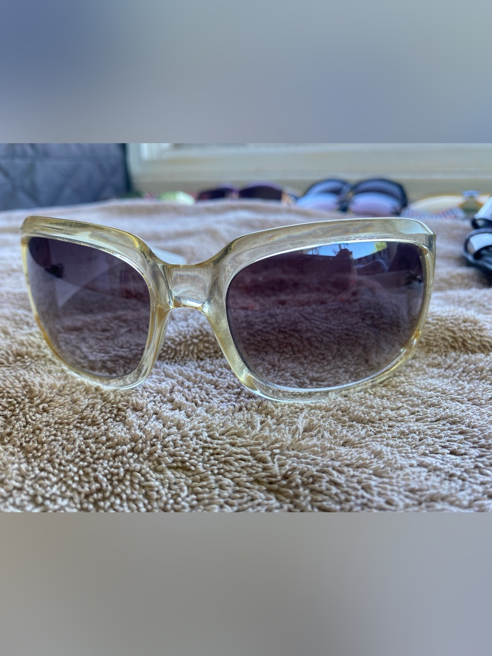 Authentic Y2K Guess White & Clear Rhinestone Oval Sunglasses